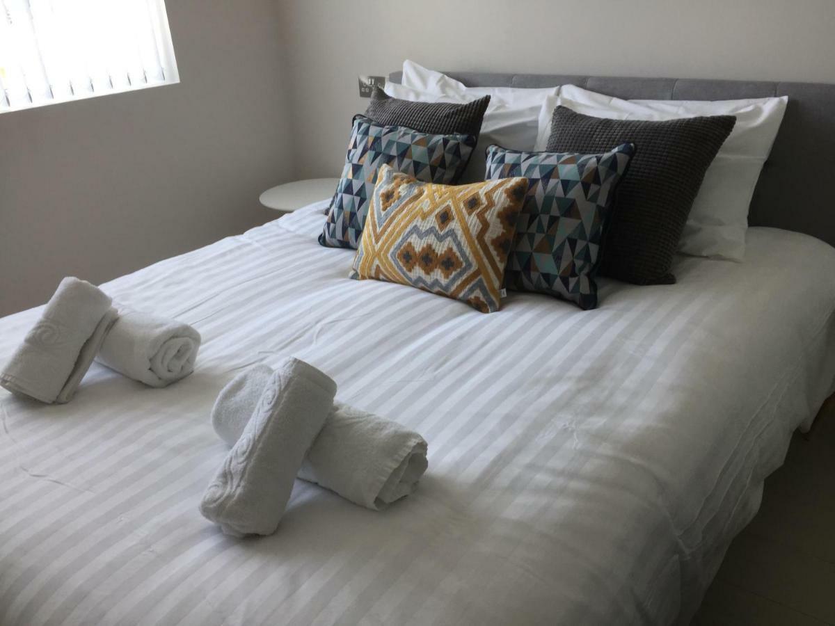 Saltwater Suites At Fistral Ньюки Экстерьер фото