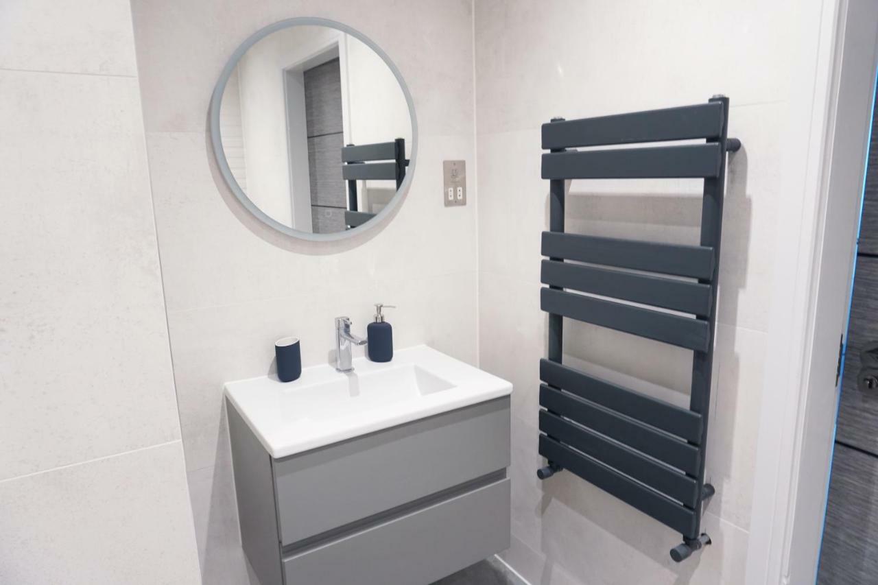 Saltwater Suites At Fistral Ньюки Экстерьер фото